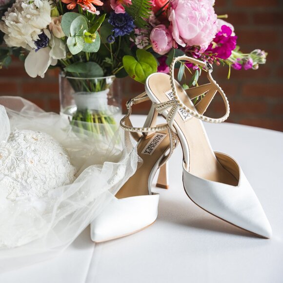 Ivory pointed closed toe wedding shoes with pearl accents - Picture 1 of 4